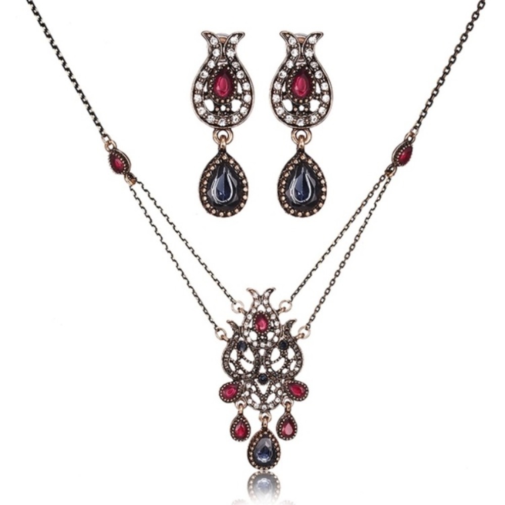 🆕 Necklace and earrings